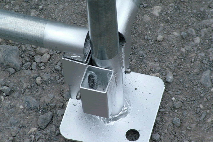 détail pied et clipsage barres emboitables